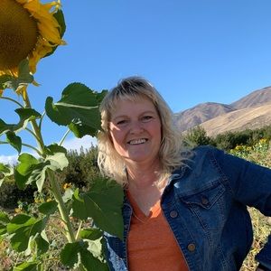 Meet your Posher, April